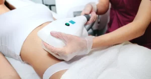 A woman receiving CoolSculpting® in Gilbert, AZ